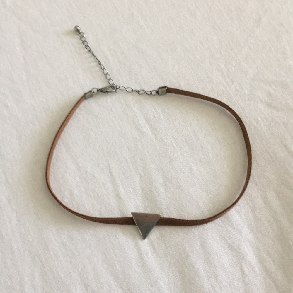 Brown chocker